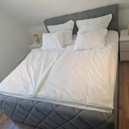 Moderne Top-wohnung Zentral, Nahe Kinderklinik Mit Parkplatz شقة