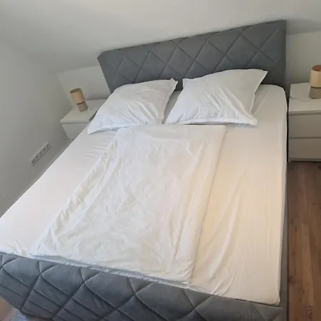 Moderne Top-wohnung Zentral, Nahe Kinderklinik Mit Parkplatz