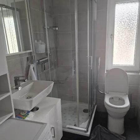 Moderne Top-wohnung Zentral, Nahe Kinderklinik Mit Parkplatz * سيغن